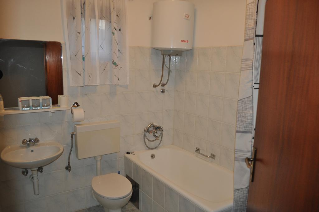 Apartment Drenovica Pula Room photo